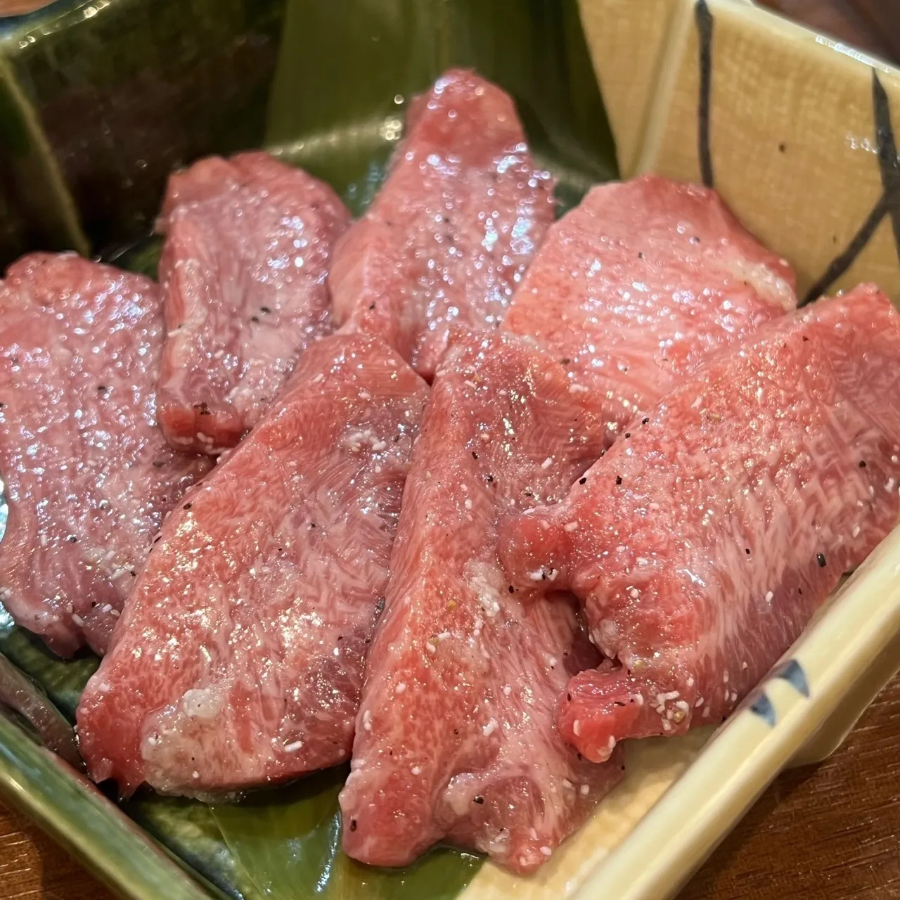 特製ガーリック風味の塩ダレがやみつきに♪自慢の極上塩タン!